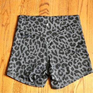 BALANCE ATHLETICA VITALITY Midnight Leopard Shorts